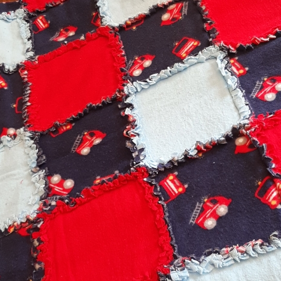 Fire Truck Flannel Rag Quilt New - Picture 2 of 2